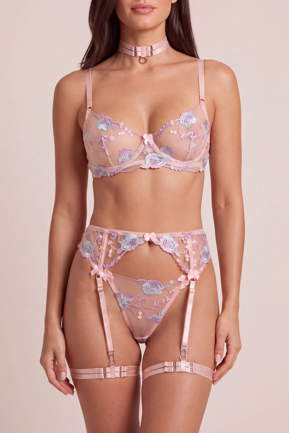 Camelia, pastel çiçek işlemeli jartiyer takımı — ön görünüm