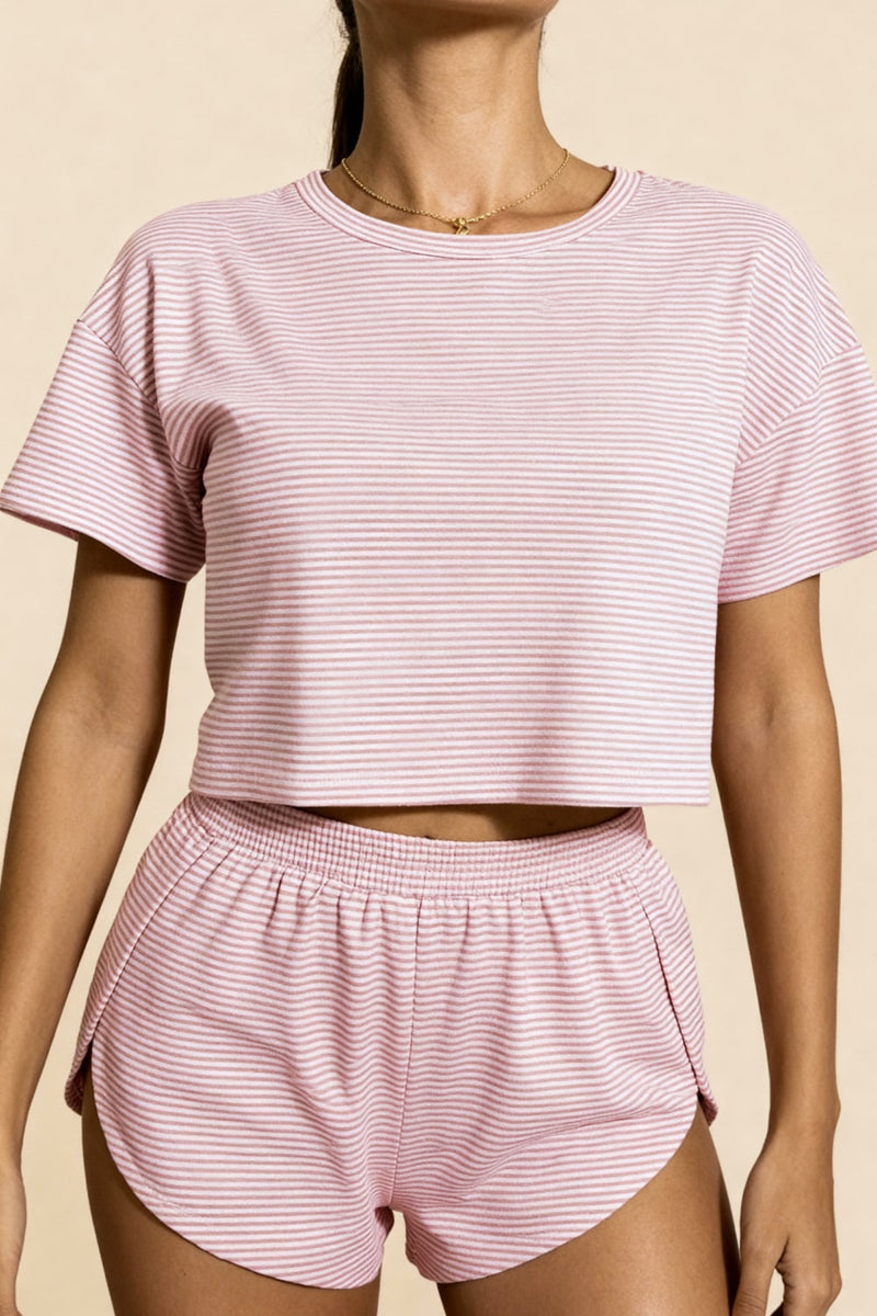 Milena, pembe-beyaz çizgili 2 parçalı şortlu pijama — ön görünüm
